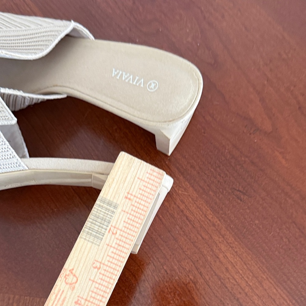 Vivaia gorgeous Beige Textured Heels Sz 42 / 10.5 block heel Jade pro square toe - Picture 12 of 13